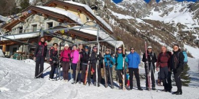 GITA SOCIALE NOTTURNA AL RIFUGIO MAGIA' Sci di fondo - 15-02-2025 SCI DI FONDO Mattino di domenica  16 al Rifugio  Magià, pronti prima della partenza  dal Rifugio verso Porlioz.